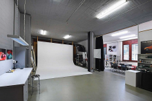Mit allem Comfort! Fotostudio Miete ab 120. /Std. Mit allem Comfort! Fotostudio Miete ab 120. /Std.