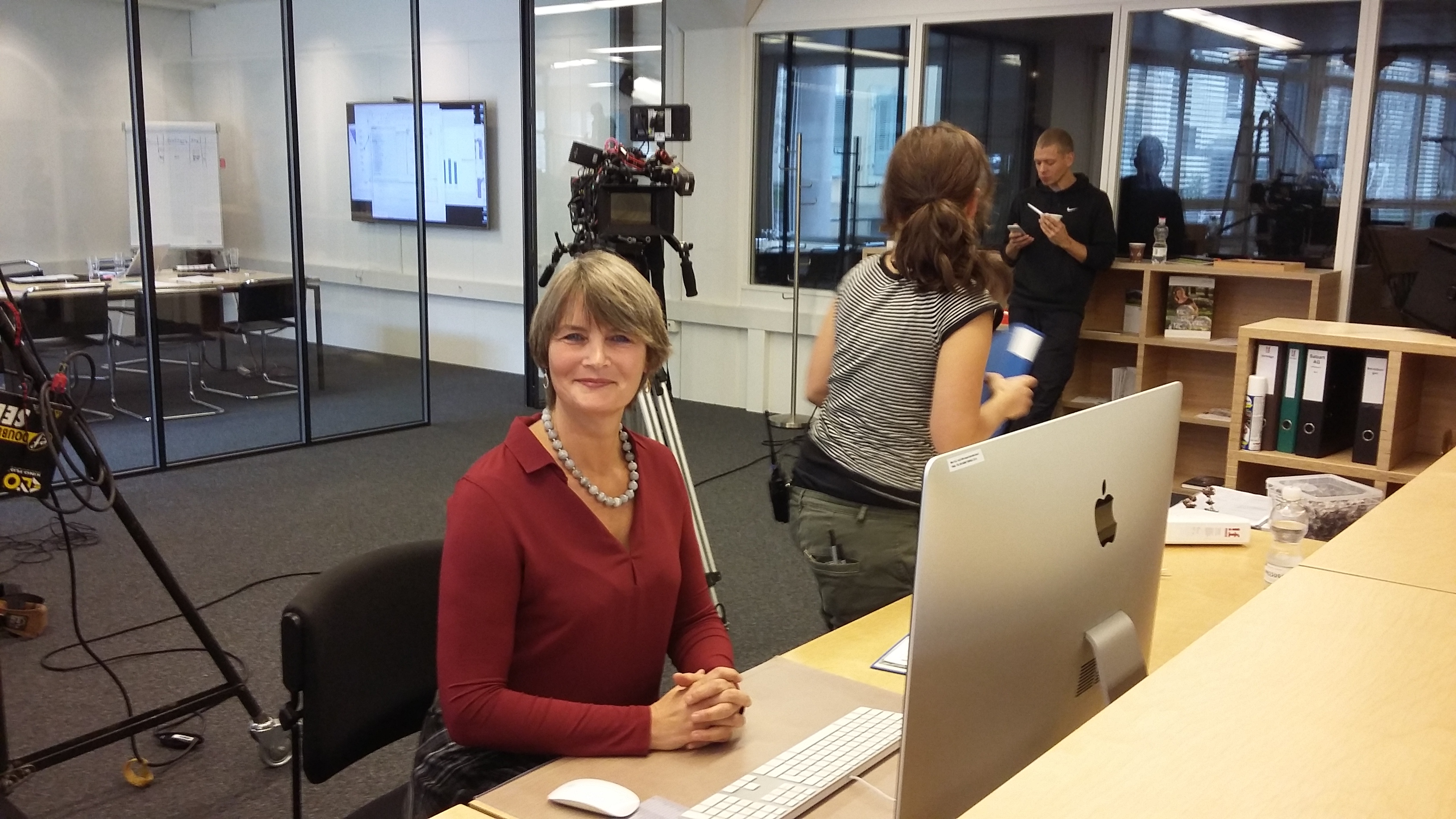 Der Läufer, Rezeptionistin